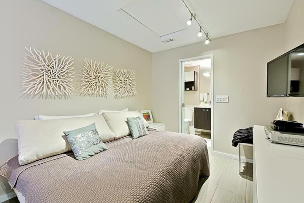 Crown Jewel In Mission At Ocean Front Walk San Diego