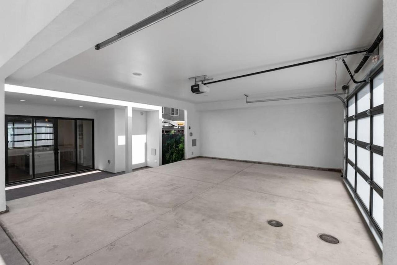 Modern, Spacious, W Rooftop View Holiday home