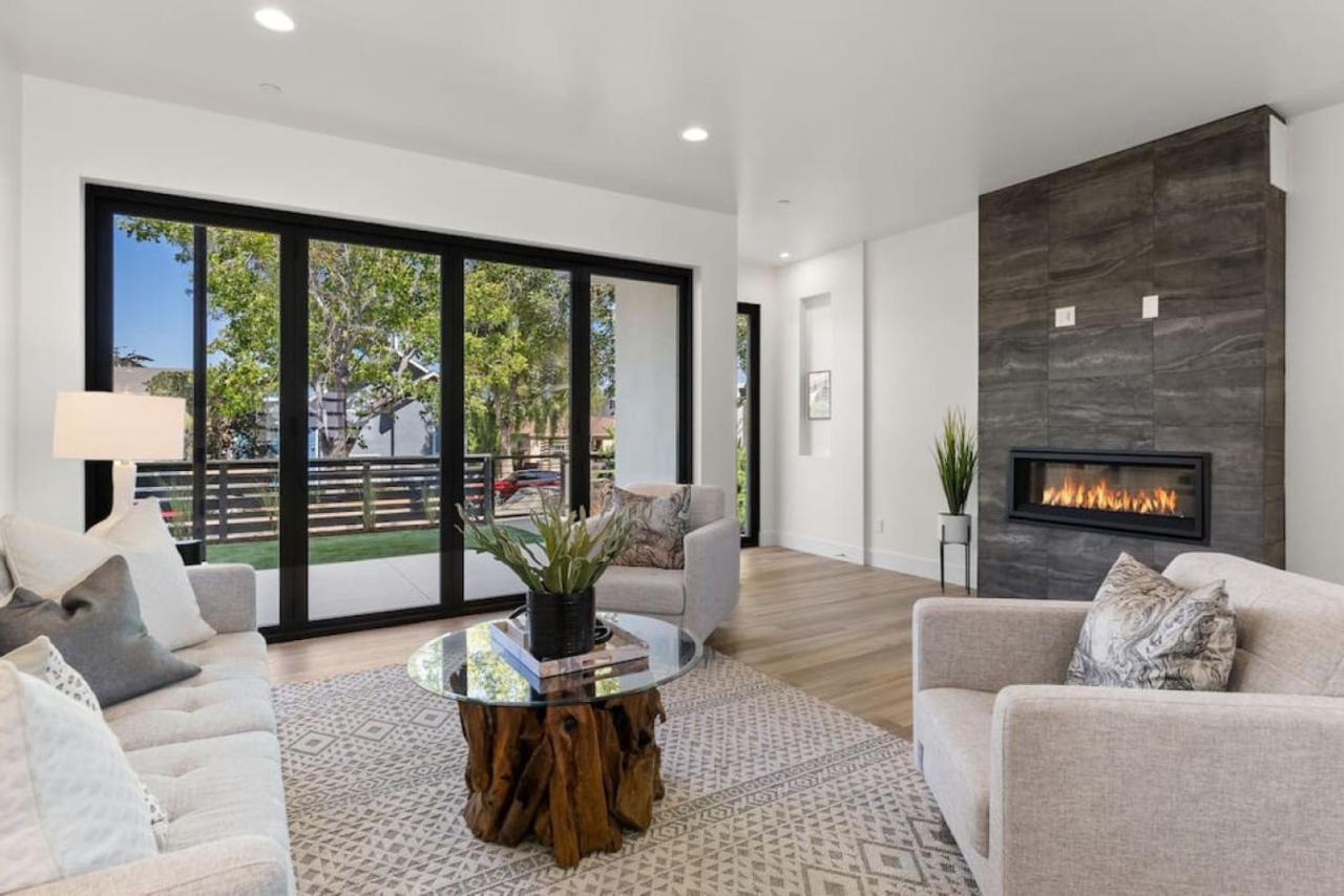 Modern, Spacious, W Rooftop View * San Diego