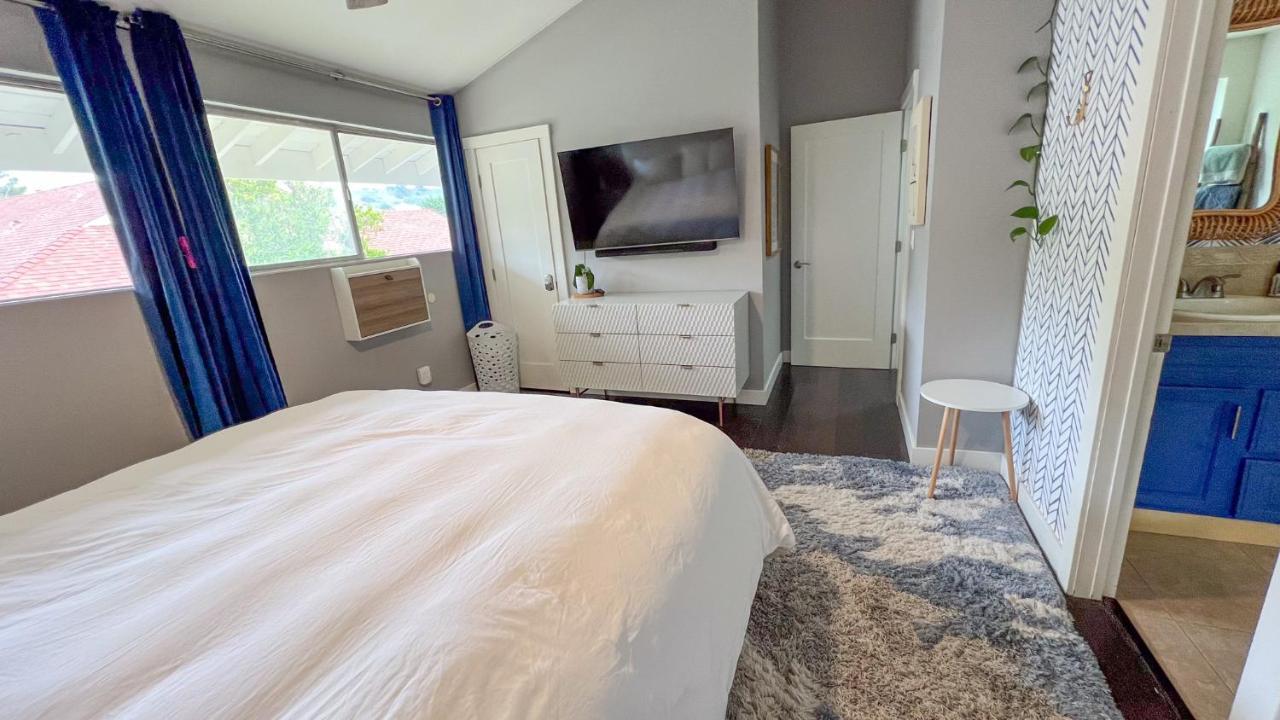 Large House With Jacuzzi, Backyard & Ping Pong * San Diego