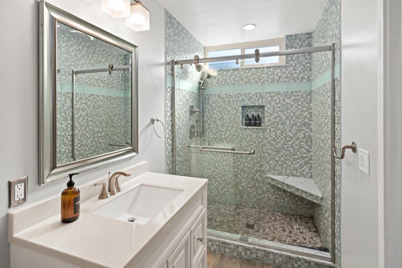 Holiday home Stunning - Large Patio, Parking, Ac & Dog Friendly! San Diego