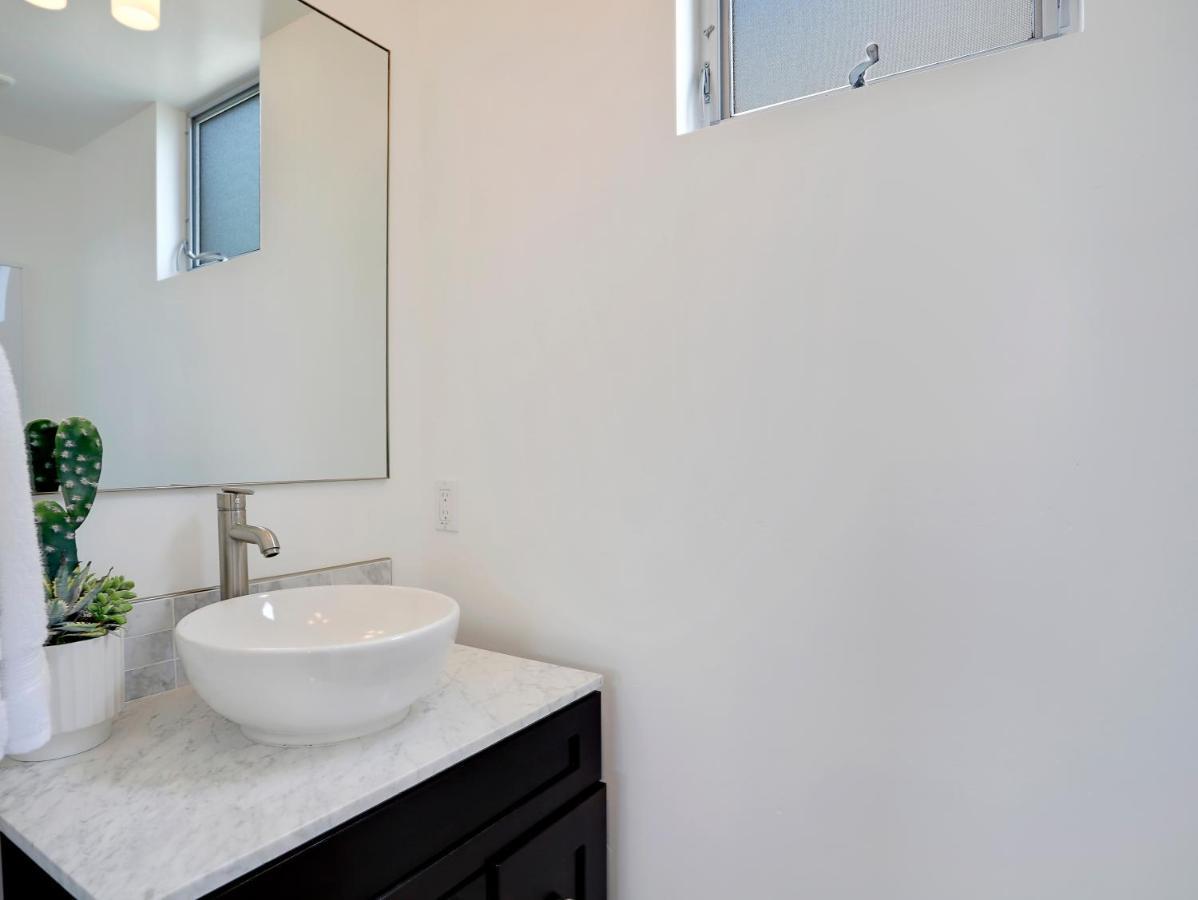 Haines Luxury Dream - Bay Views, Rooftop, Fire Pit & Ac Holiday home *