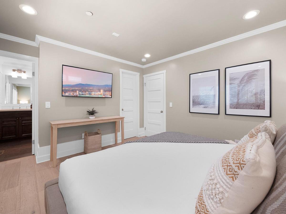 Kennebeck Oasis - Private Patio, Steps 2 & Ac
