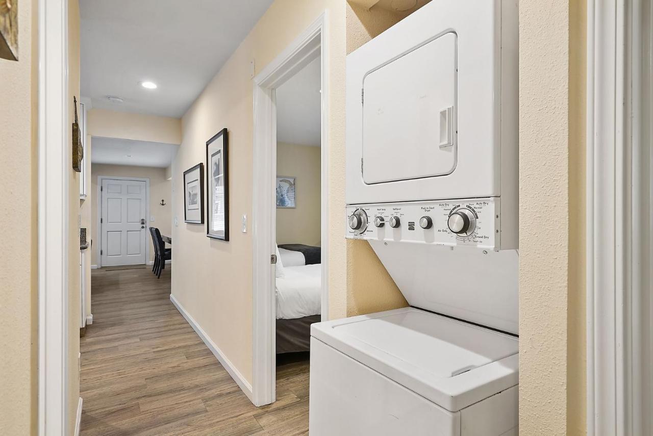 Stunning Delight With Hot Tub, Fire Pit, Parking & Walk To Beach! *