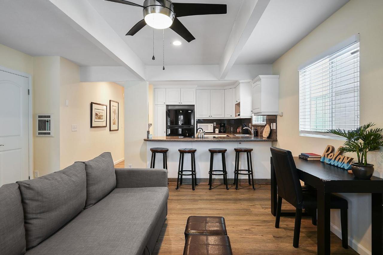 Stunning Delight With Hot Tub, Fire Pit, Parking & Walk To Beach! Holiday home San Diego