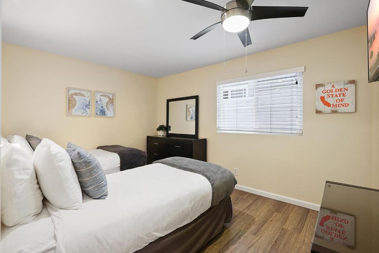 Holiday home Stunning Delight With Hot Tub, Fire Pit, Parking & Walk To Beach! San Diego
