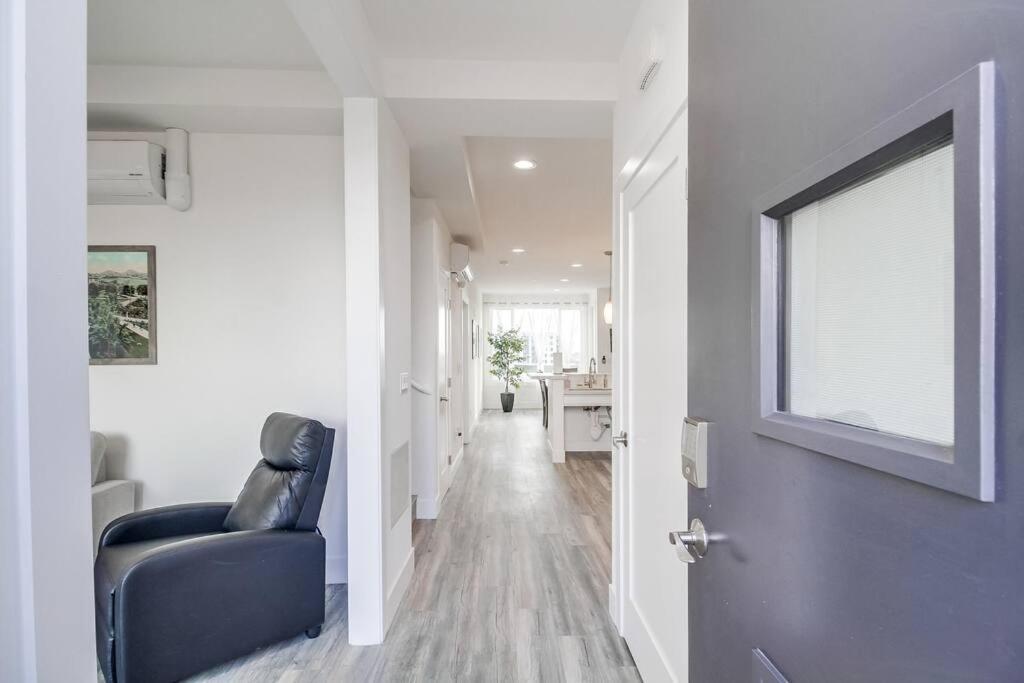 Park Blvd Paradise 303 King Bed With A Private Apartment San Diego