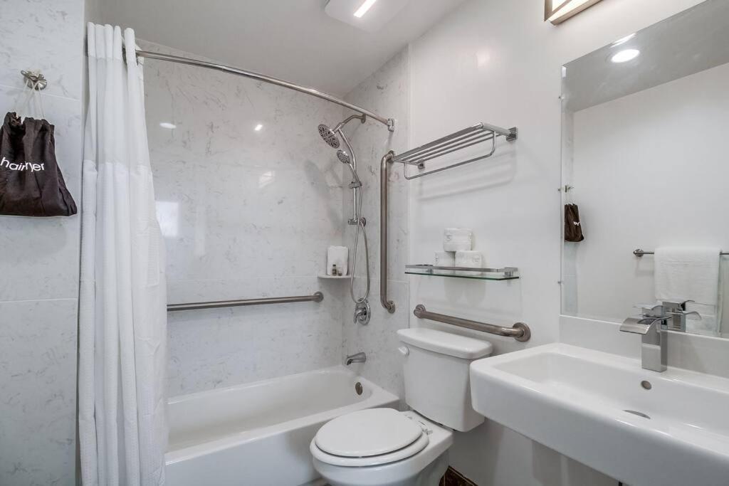 Park Blvd Paradise 303 King Bed With A Private