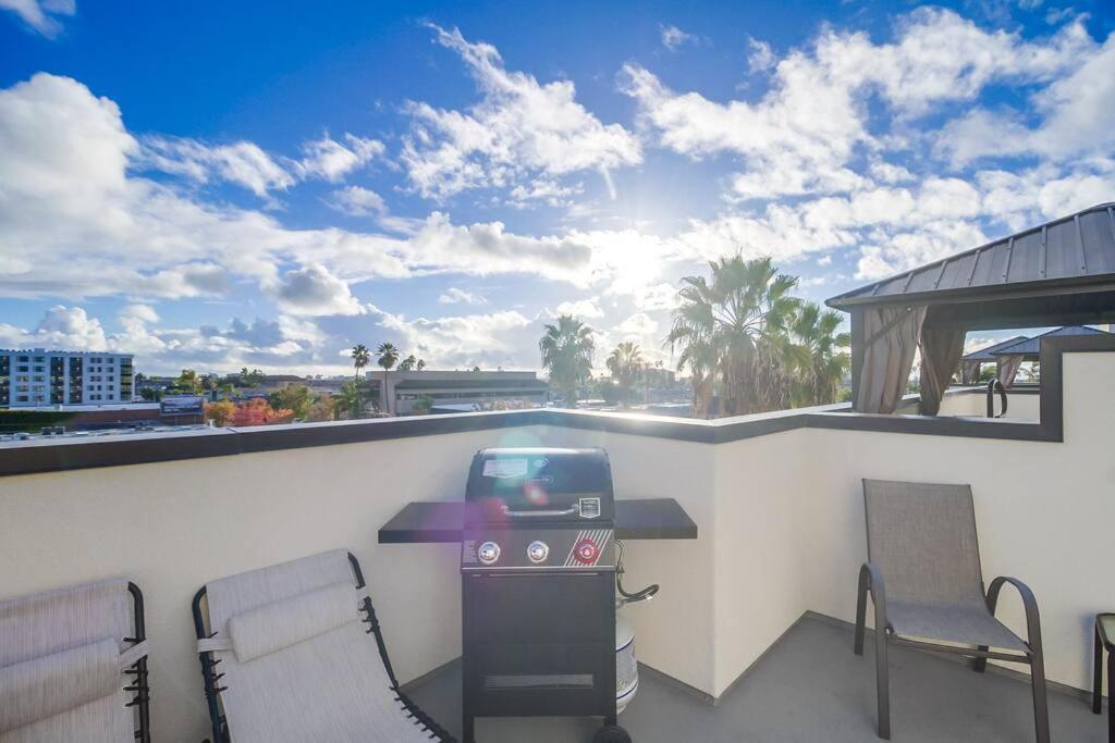 Park Blvd Paradise 303 King Bed With A Private * San Diego