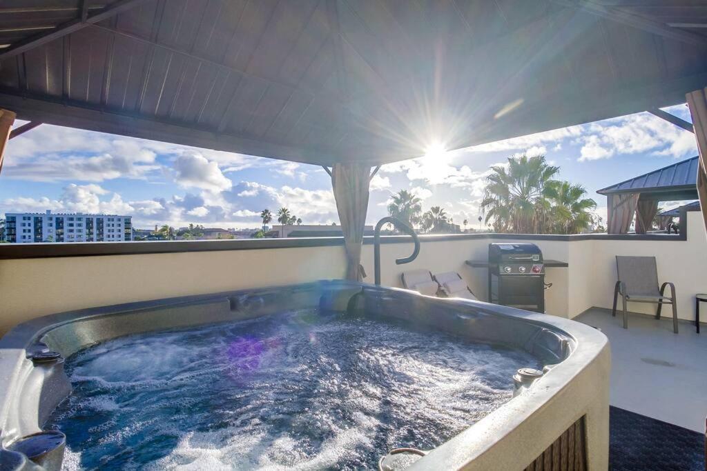 Park Blvd Paradise 303 King Bed With A Private Apartment San Diego