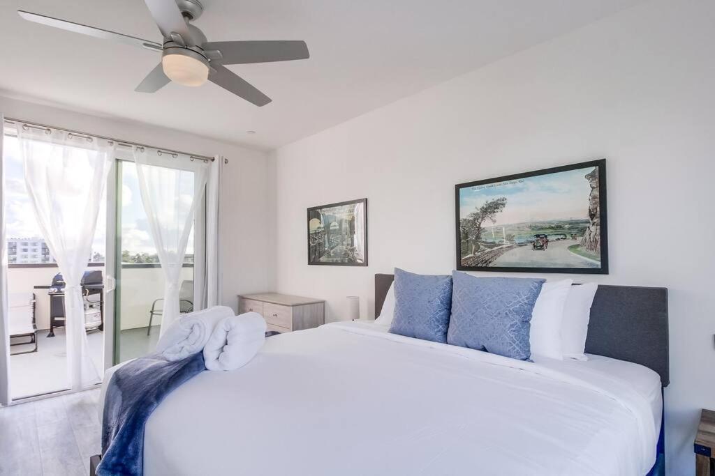 Park Blvd Paradise 303 King Bed With A Private Apartment San Diego