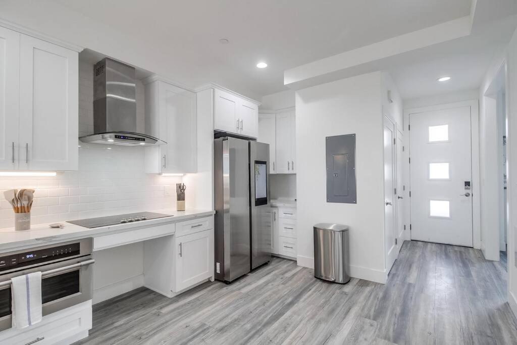 Park Blvd Paradise 303 King Bed With A Private Apartment *