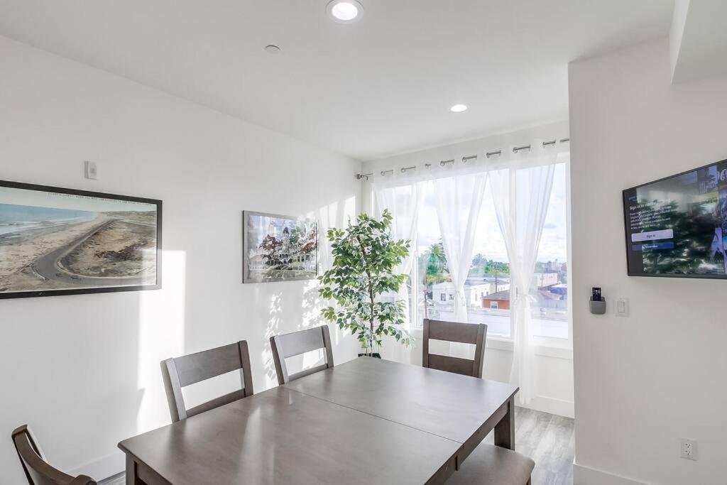 Park Blvd Paradise 303 King Bed With A Private * San Diego