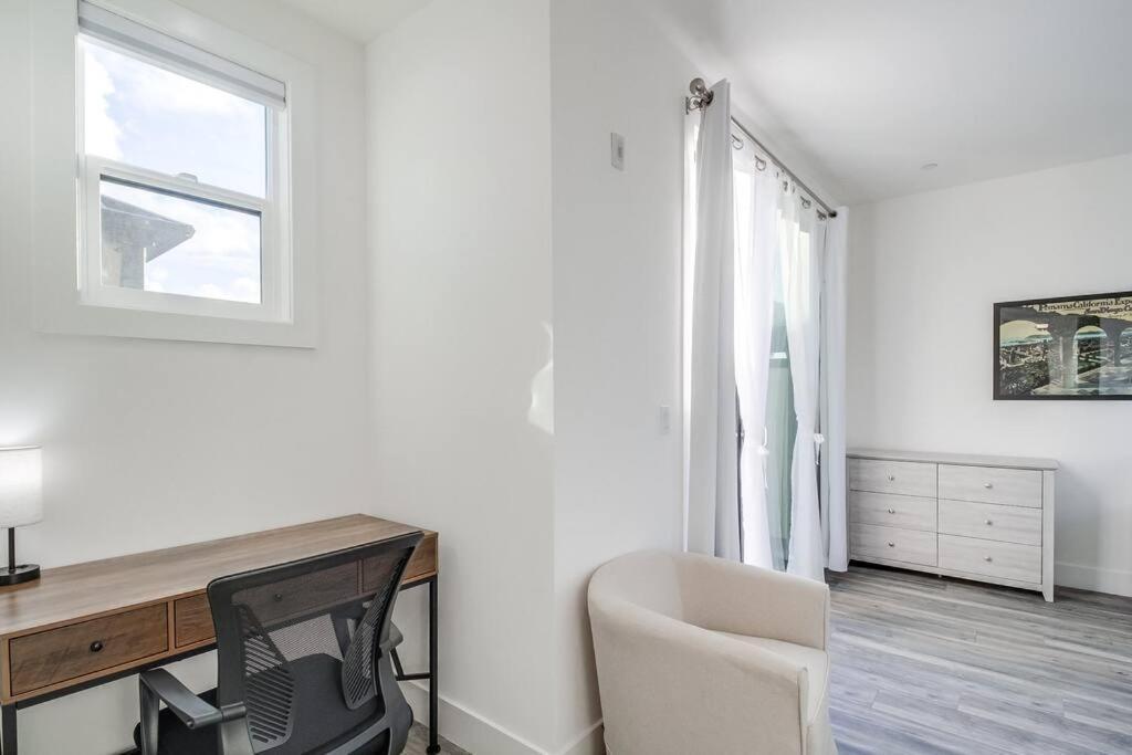 Park Blvd Paradise 303 King Bed With A Private Apartment *