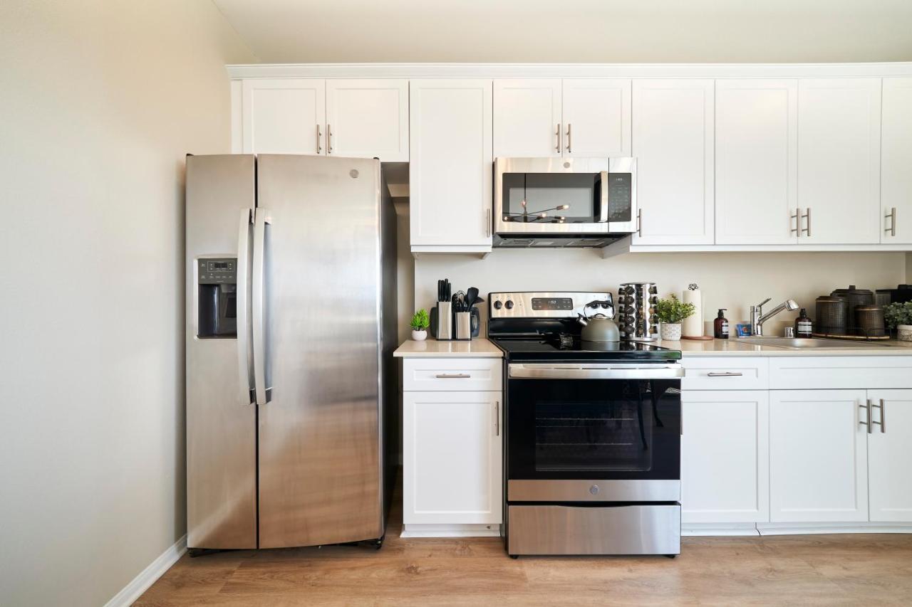 New Organic Modern Luxury 1bd/1ba- Close To Everything! Apartment *