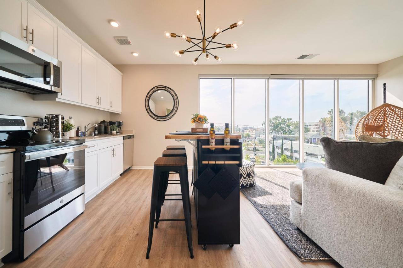 New Organic Modern Luxury 1bd/1ba- Close To Everything! Apartment