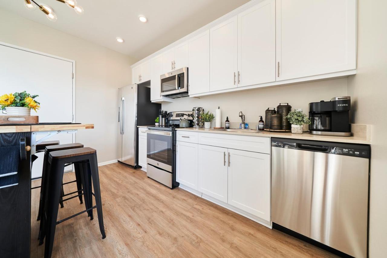 New Organic Modern Luxury 1bd/1ba- Close To Everything! Apartment *