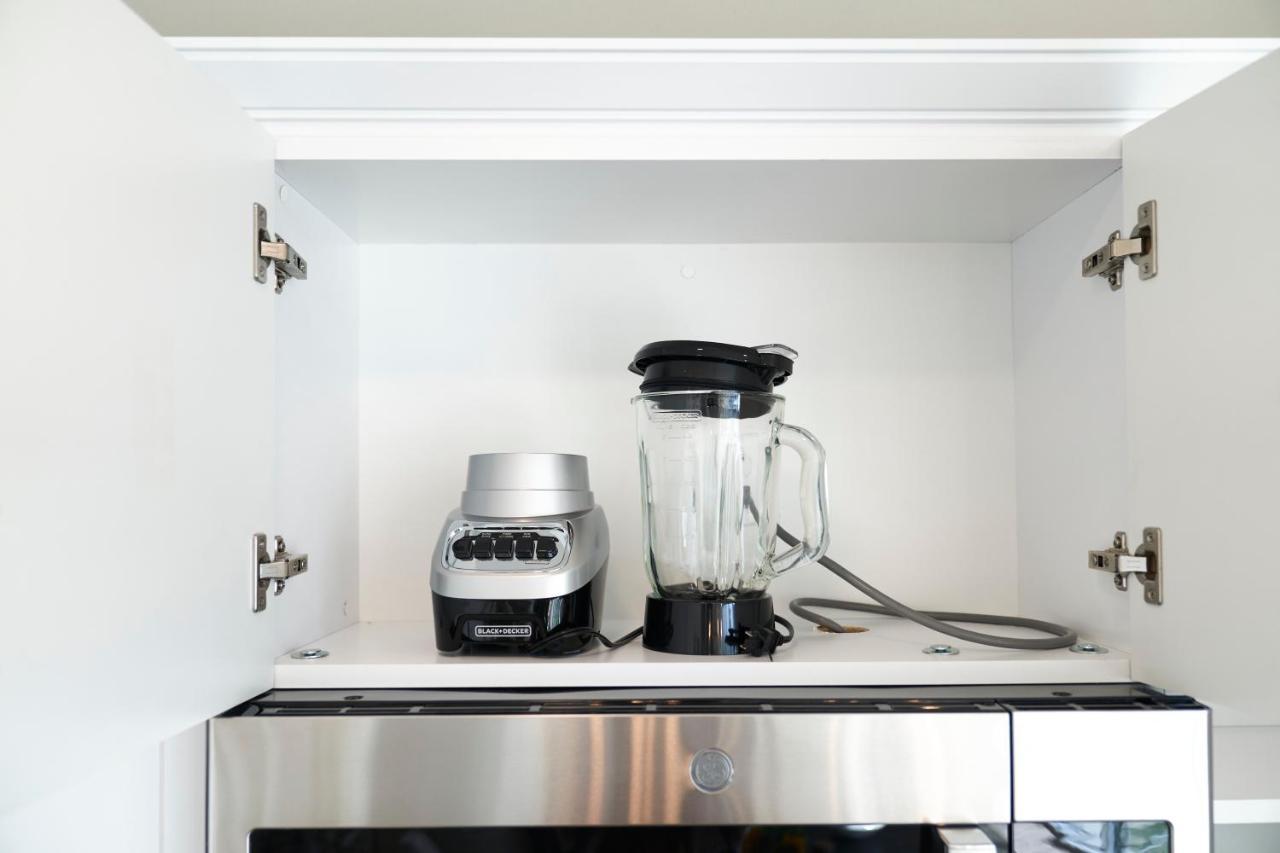 New Organic Modern Luxury 1bd/1ba- Close To Everything! Apartment