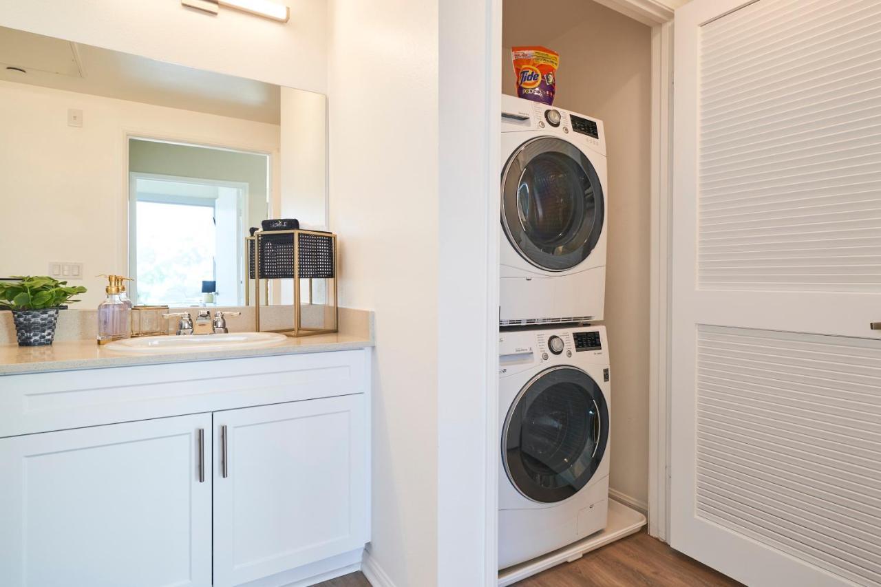 New Organic Modern Luxury 1bd/1ba- Close To Everything! Apartment *
