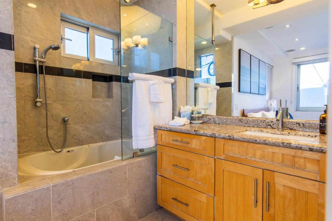 Ocean View, Two-level With Stunning View, Decks, Fast Wifi & Fireplace * San Diego