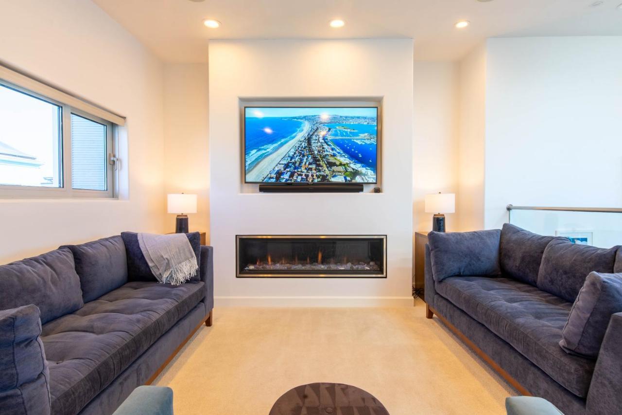 Ocean View, Two-level With Stunning View, Decks, Fast Wifi & Fireplace Holiday home