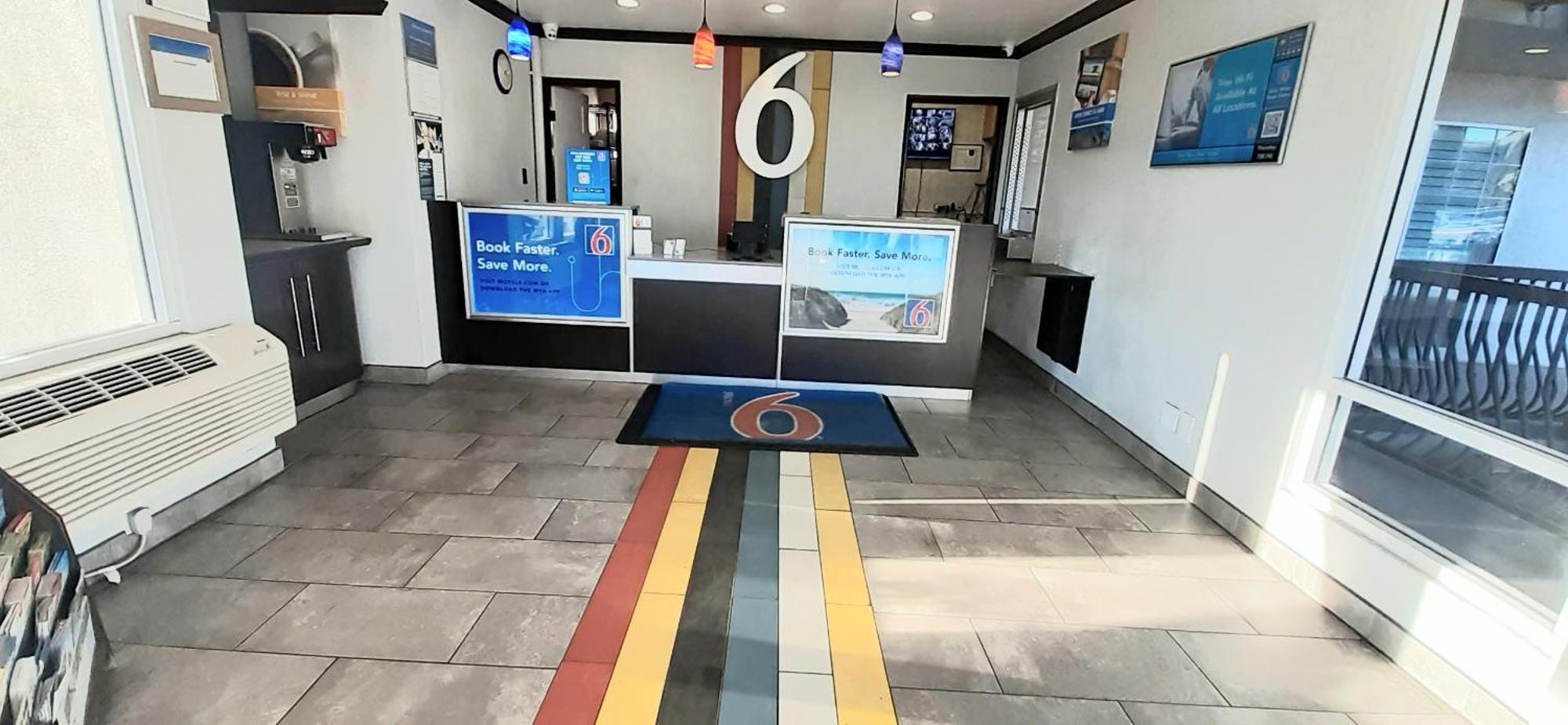 6 San Diego, Ca Airport Harbor Hotel