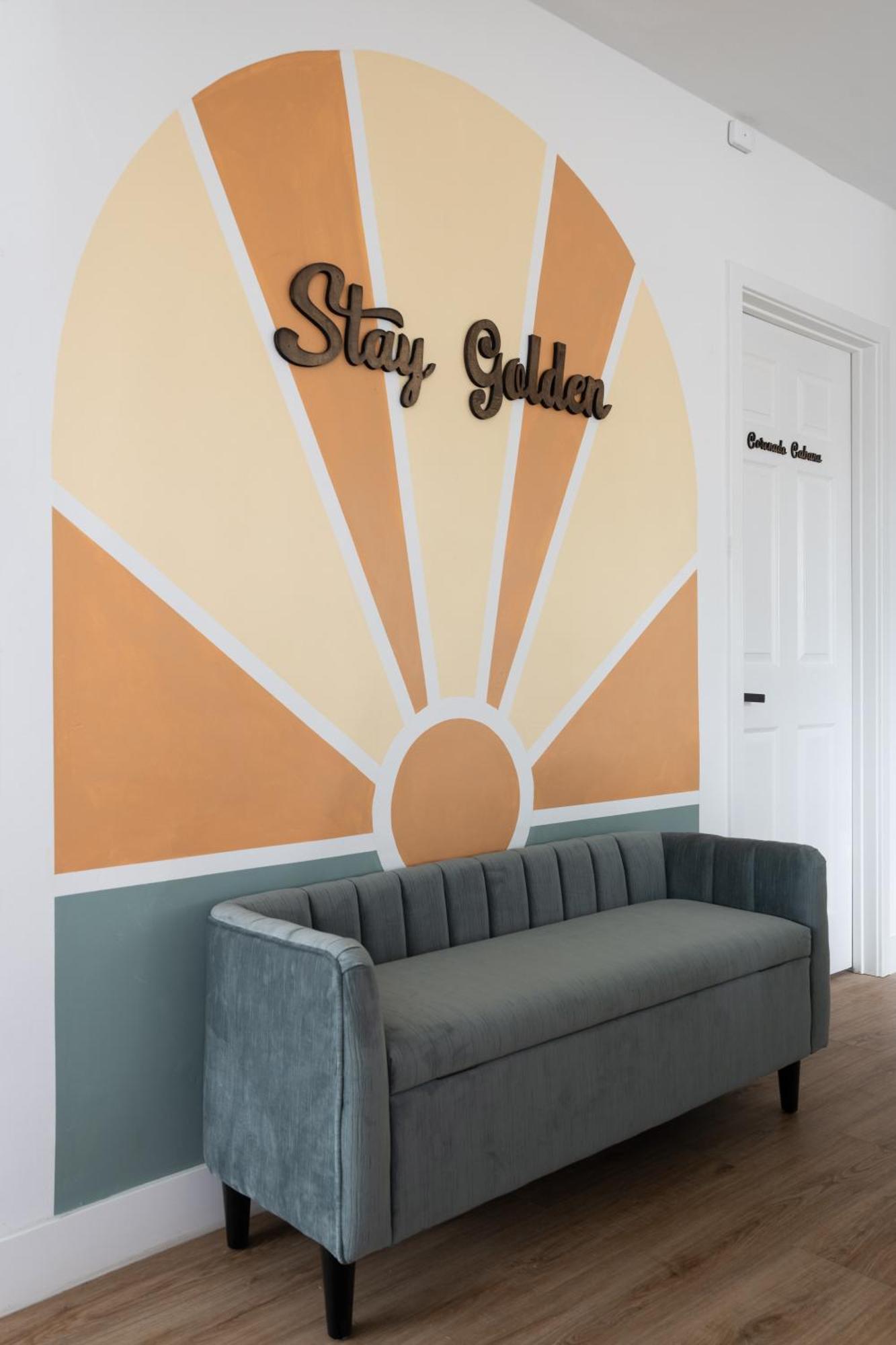 *golden Getaway* 5 Beds / 8 Minutes To Downtown *