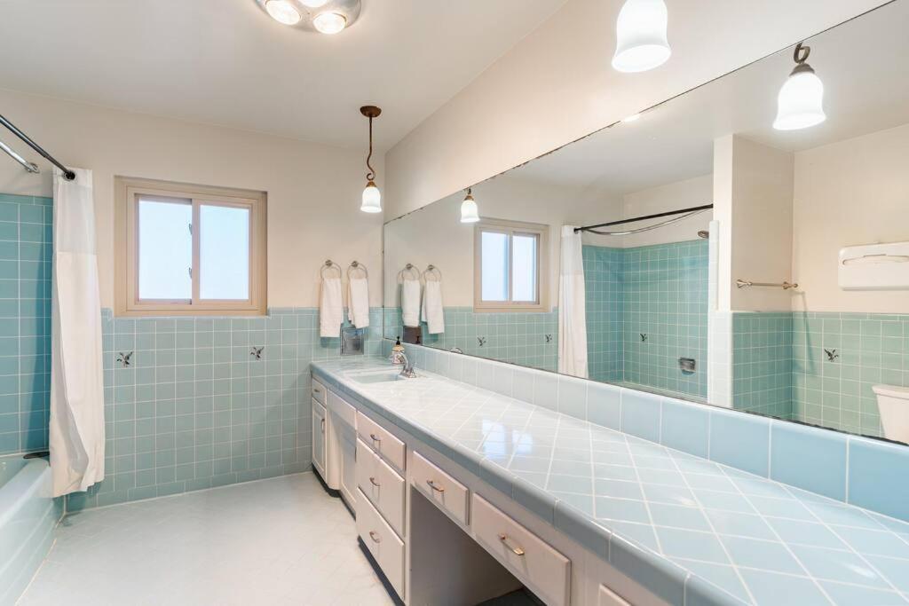 Casa Flora -2br- Free Parking In Little Italy! Apartment *