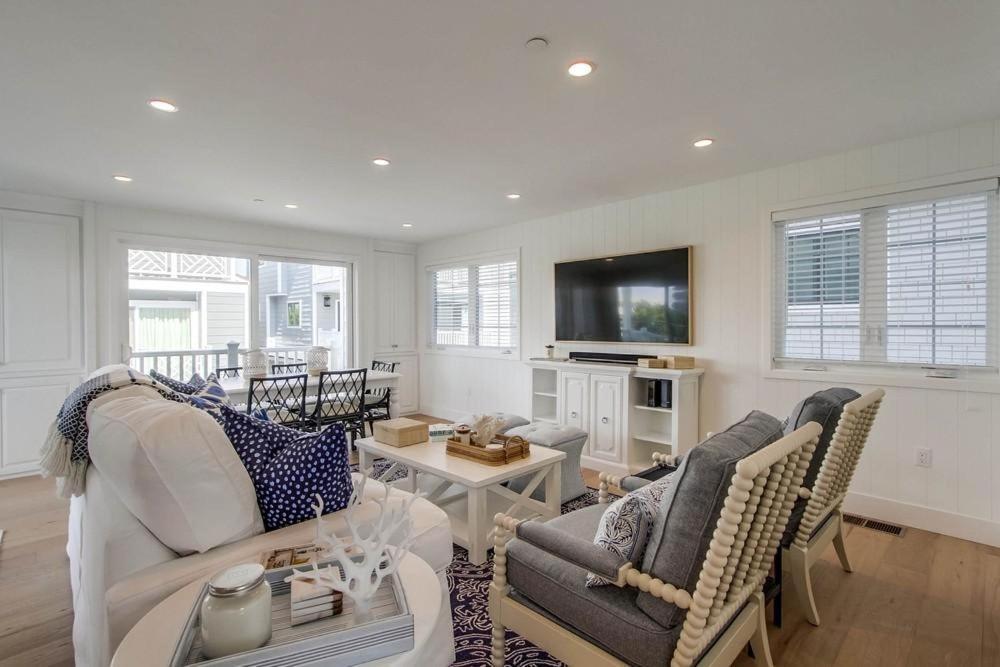 The Shores 5 *