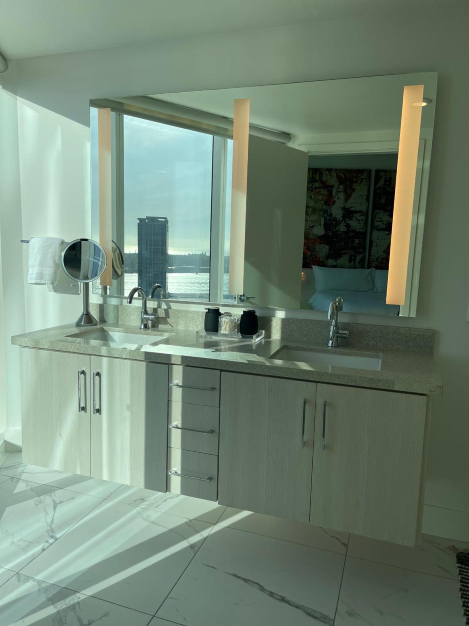 Apartment Massive Penthouse Overlooking All Of *