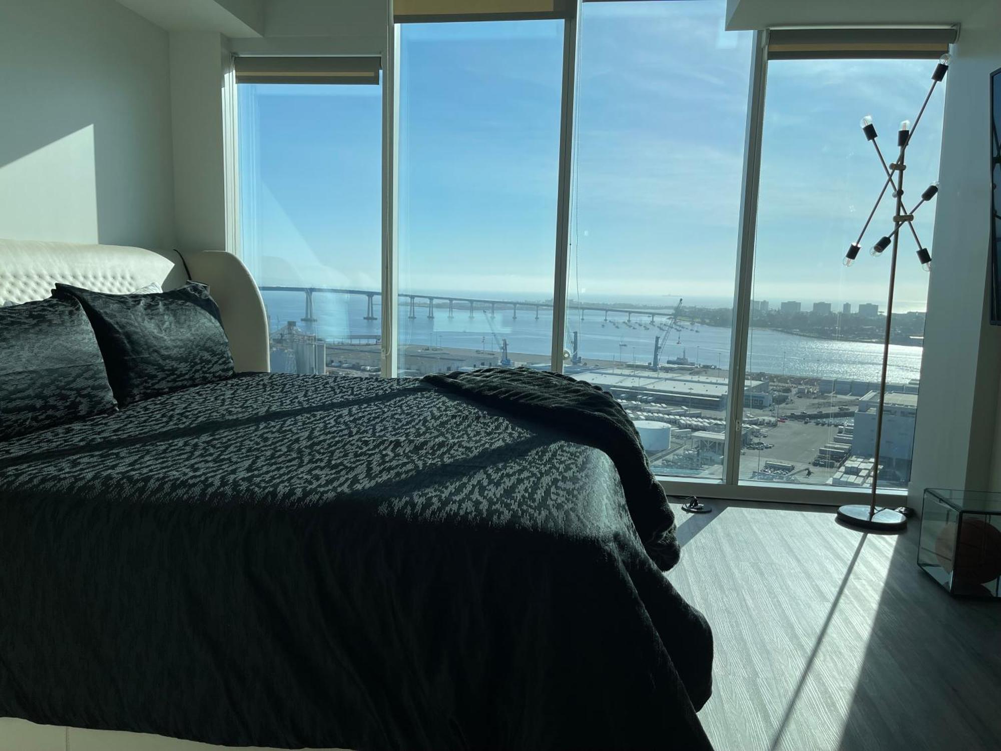Apartment Massive Penthouse Overlooking All Of *