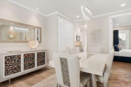 Champagne Taste Luxury In Hillcrest San Diego