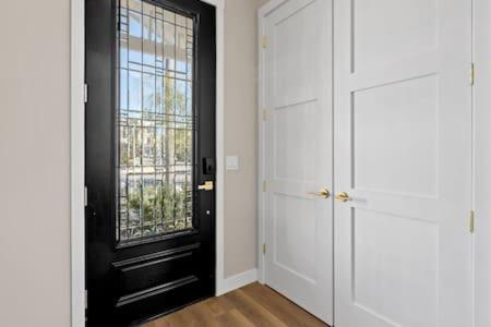Champagne Taste Luxury In Hillcrest San Diego