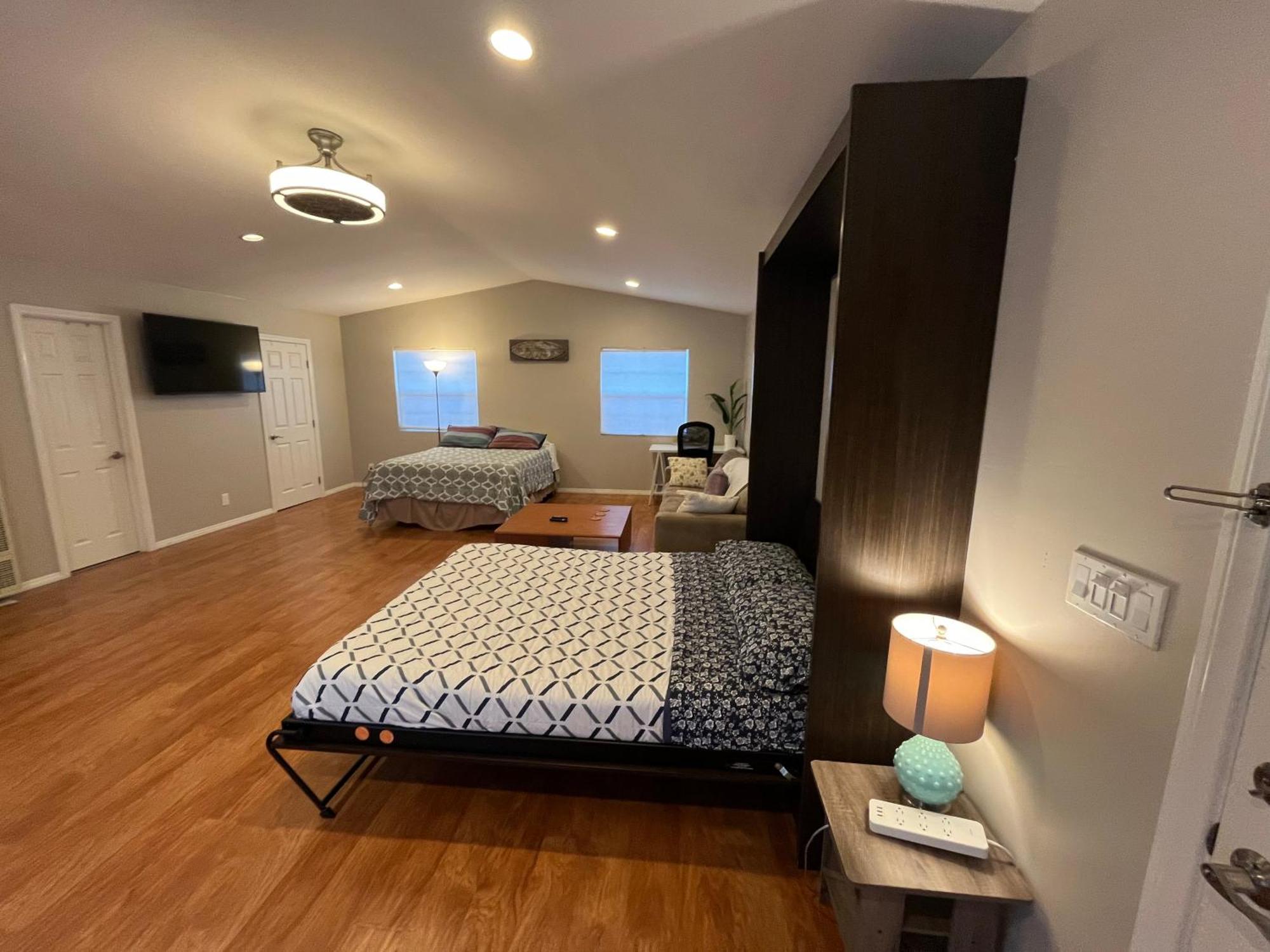 Huge Stand Alone In Heart Of La Jolla Guest house San Diego