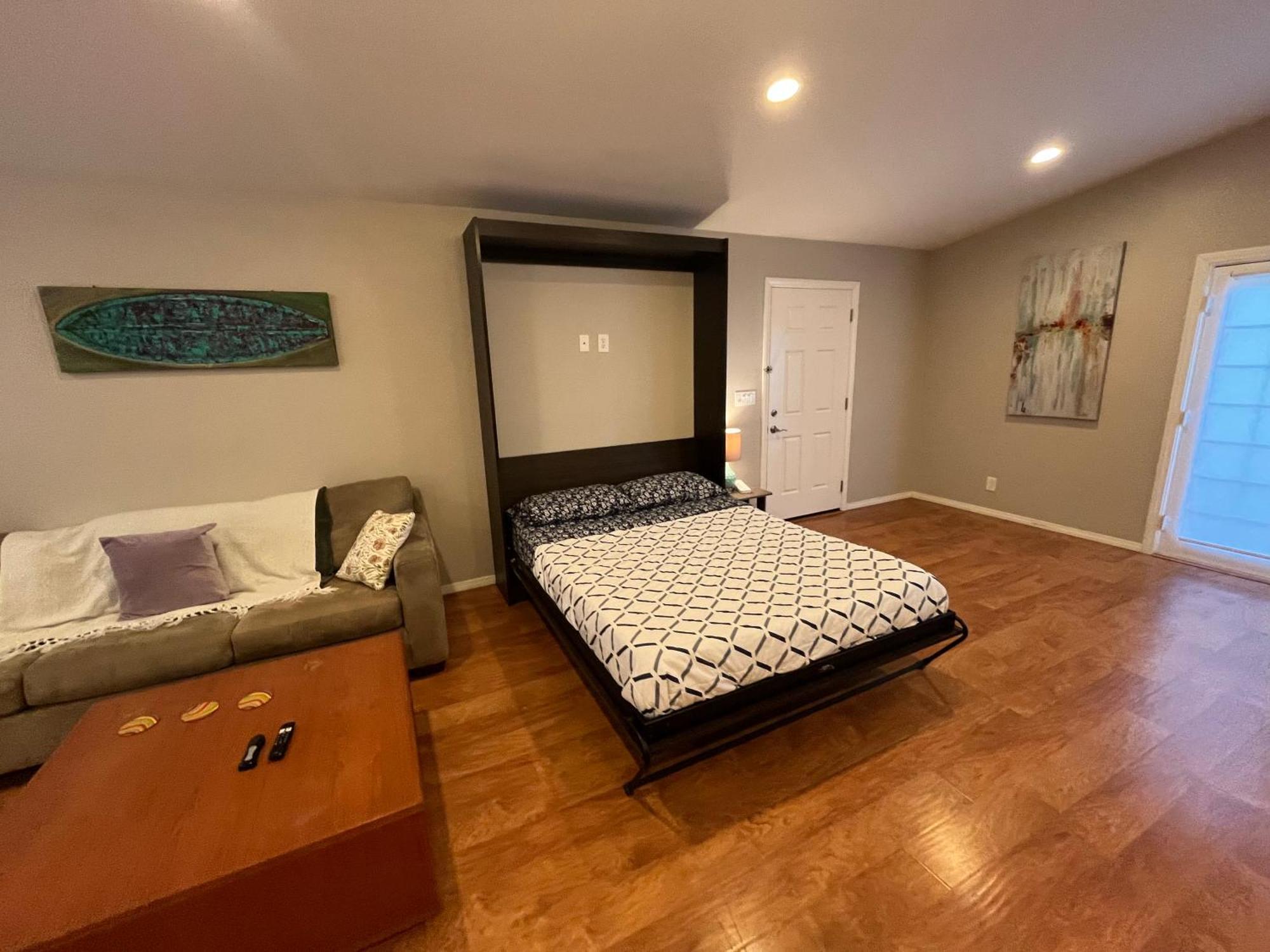Huge Stand Alone In Heart Of La Jolla Guest house