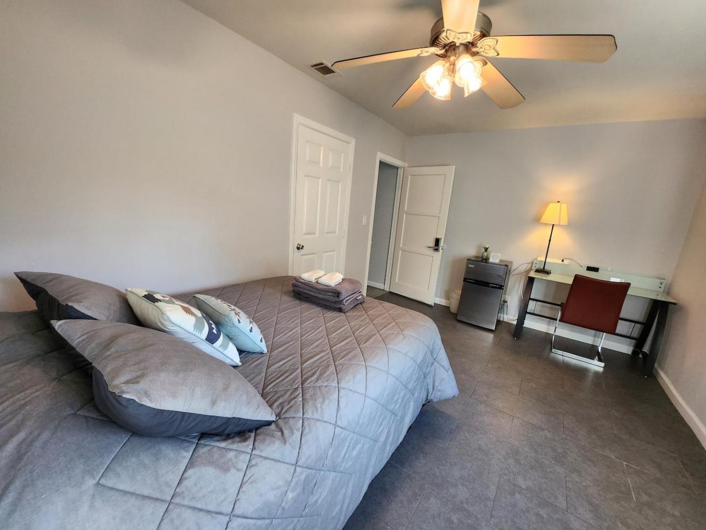 Holiday home Private Room2 Own Entry Shared Bath One Guest Walk To Ucsd