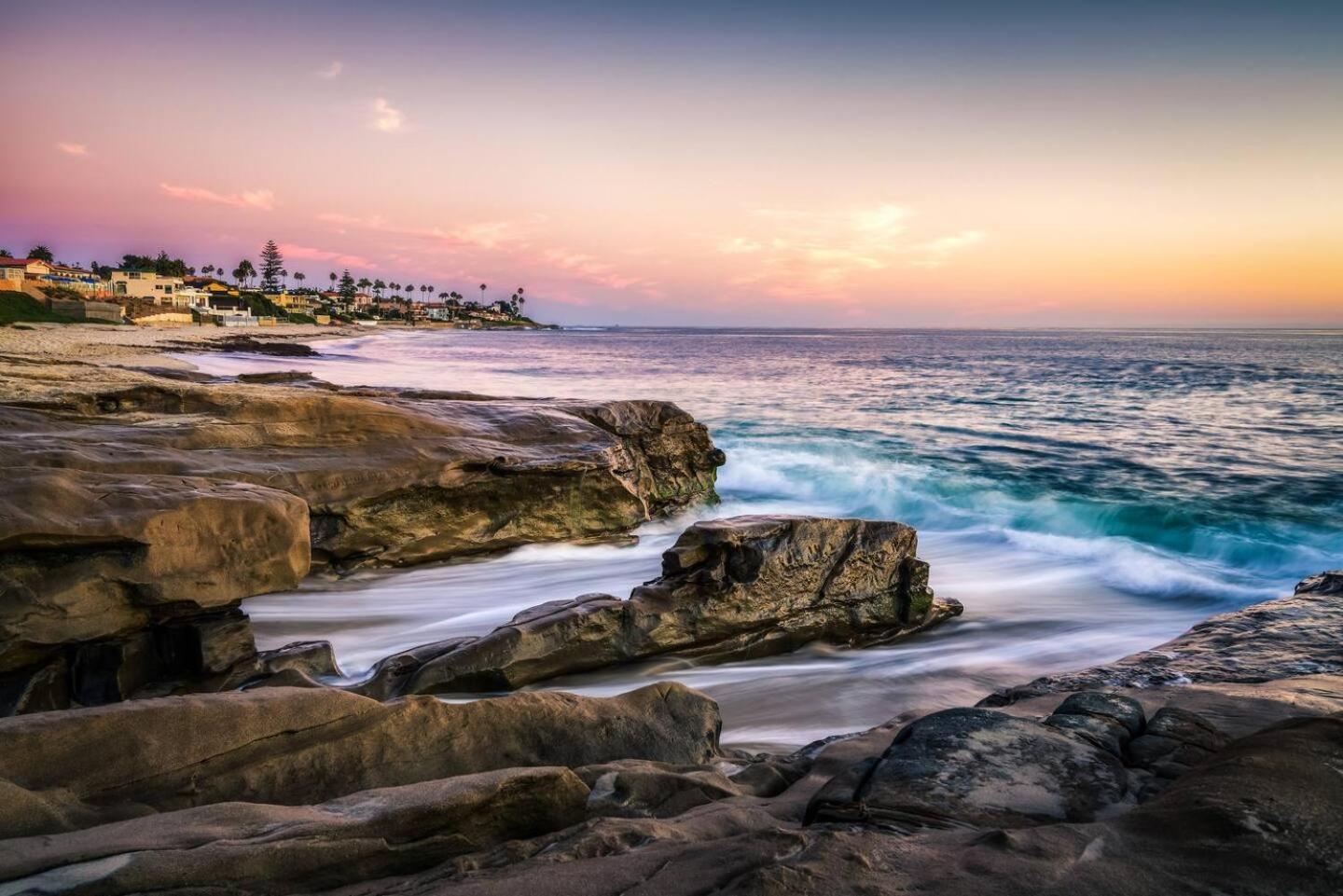 Huge Stand Alone In Heart Of La Jolla *