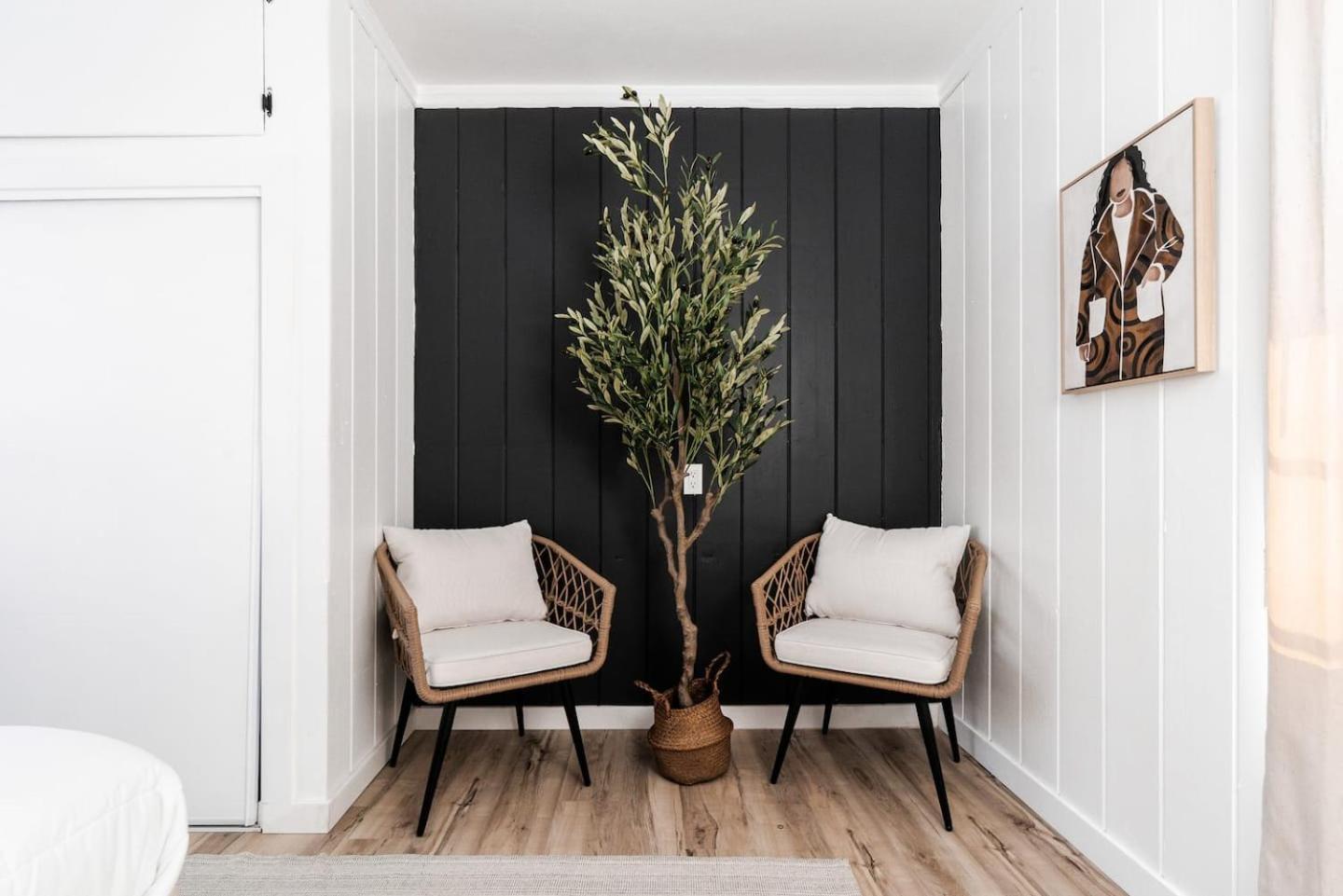 Cozy Private Home, 10-min From Dt, & Parks Apartment *