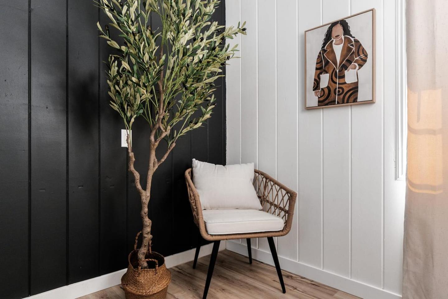 Cozy Private Home, 10-min From Dt, & Parks Apartment