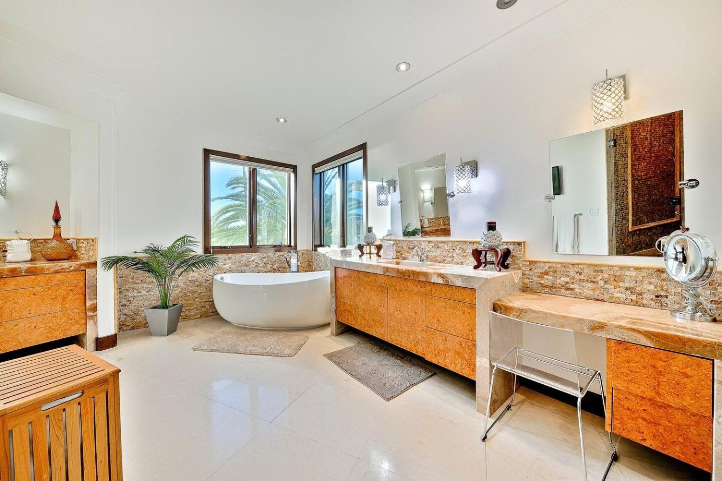 Holiday home Ocean View Serenity With Theater And Heated Pool *
