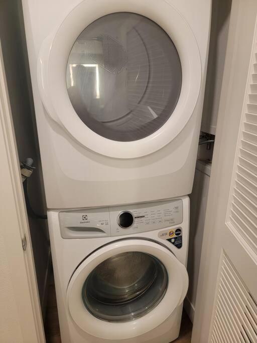 Amazing Big Studio Near Balboa Park Jacuzzi Rooftop Free Parking! *
