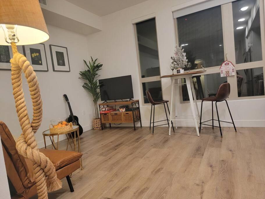 Amazing Big Studio Near Balboa Park Jacuzzi Rooftop Free Parking! *