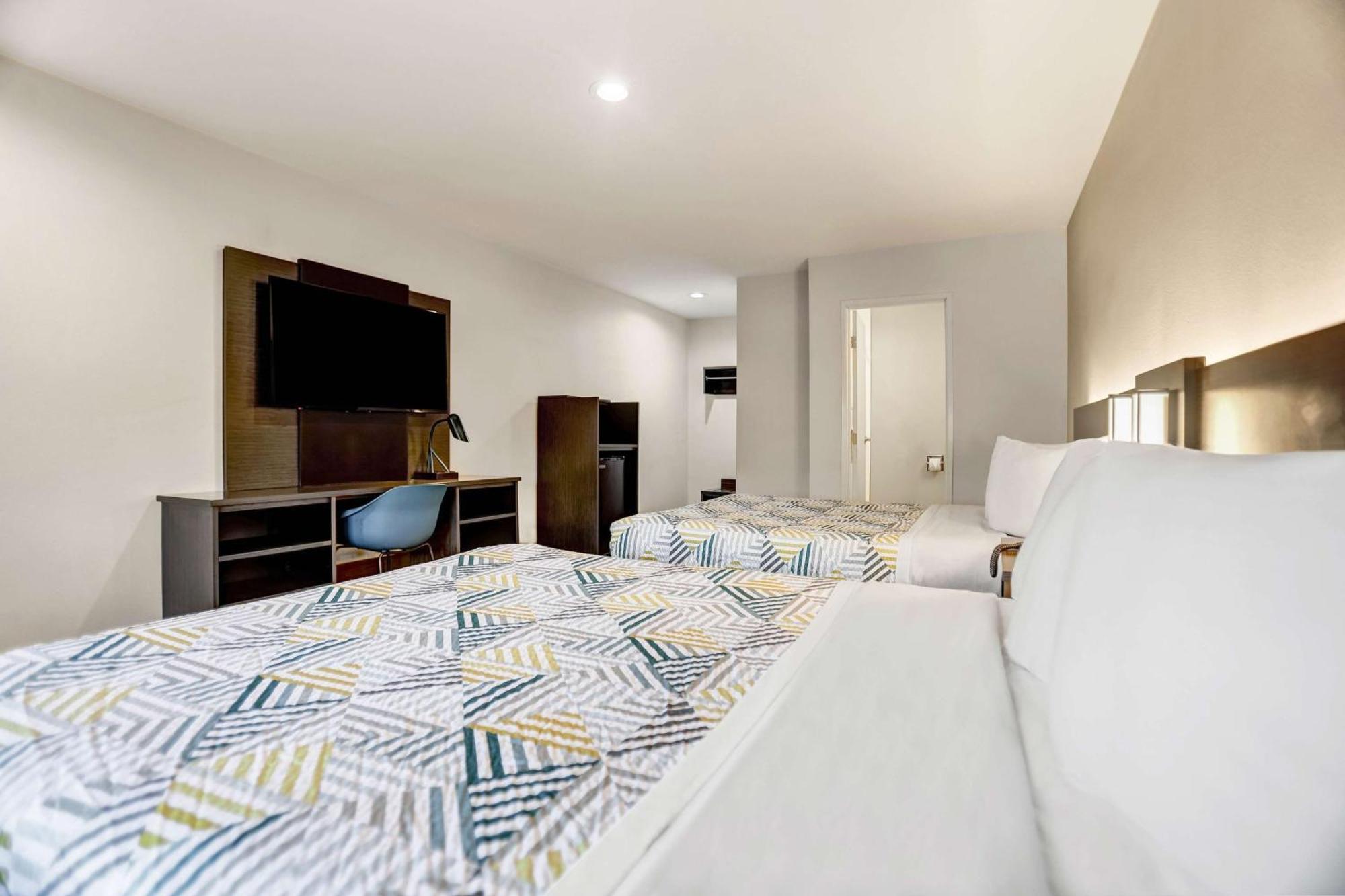 Hotel 6 San Diego, Ca Airport Harbor 2*