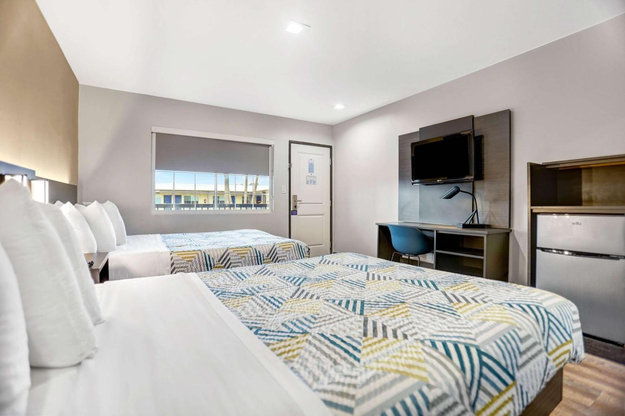 6 San Diego, Ca Airport Harbor Hotel