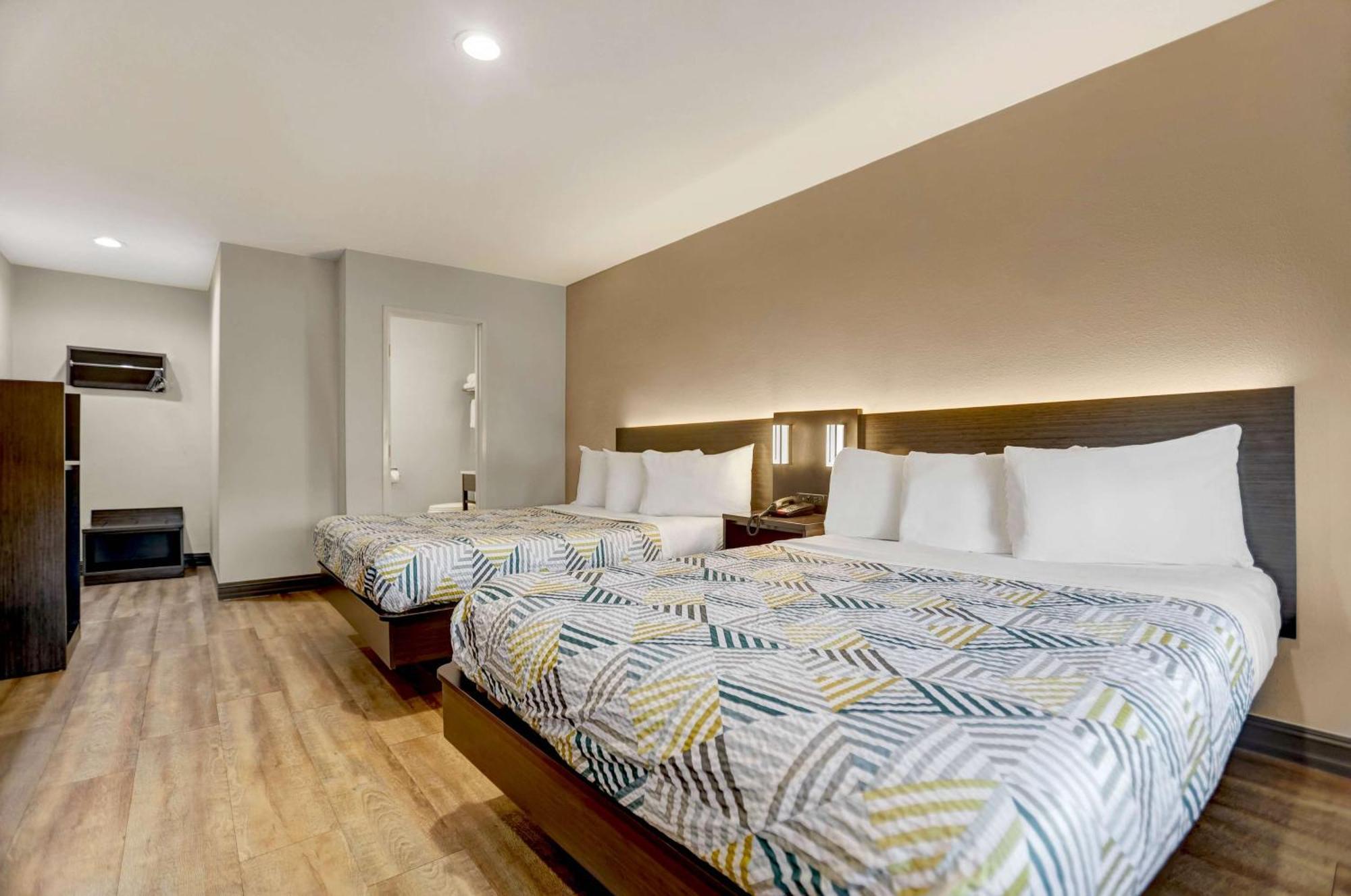 Hotel 6 San Diego, Ca Airport Harbor 2*
