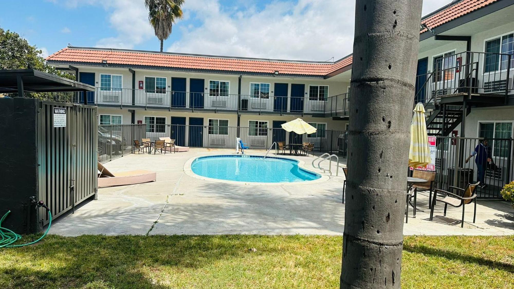 Hotel 6 San Ysidro Ca South Bay 3*