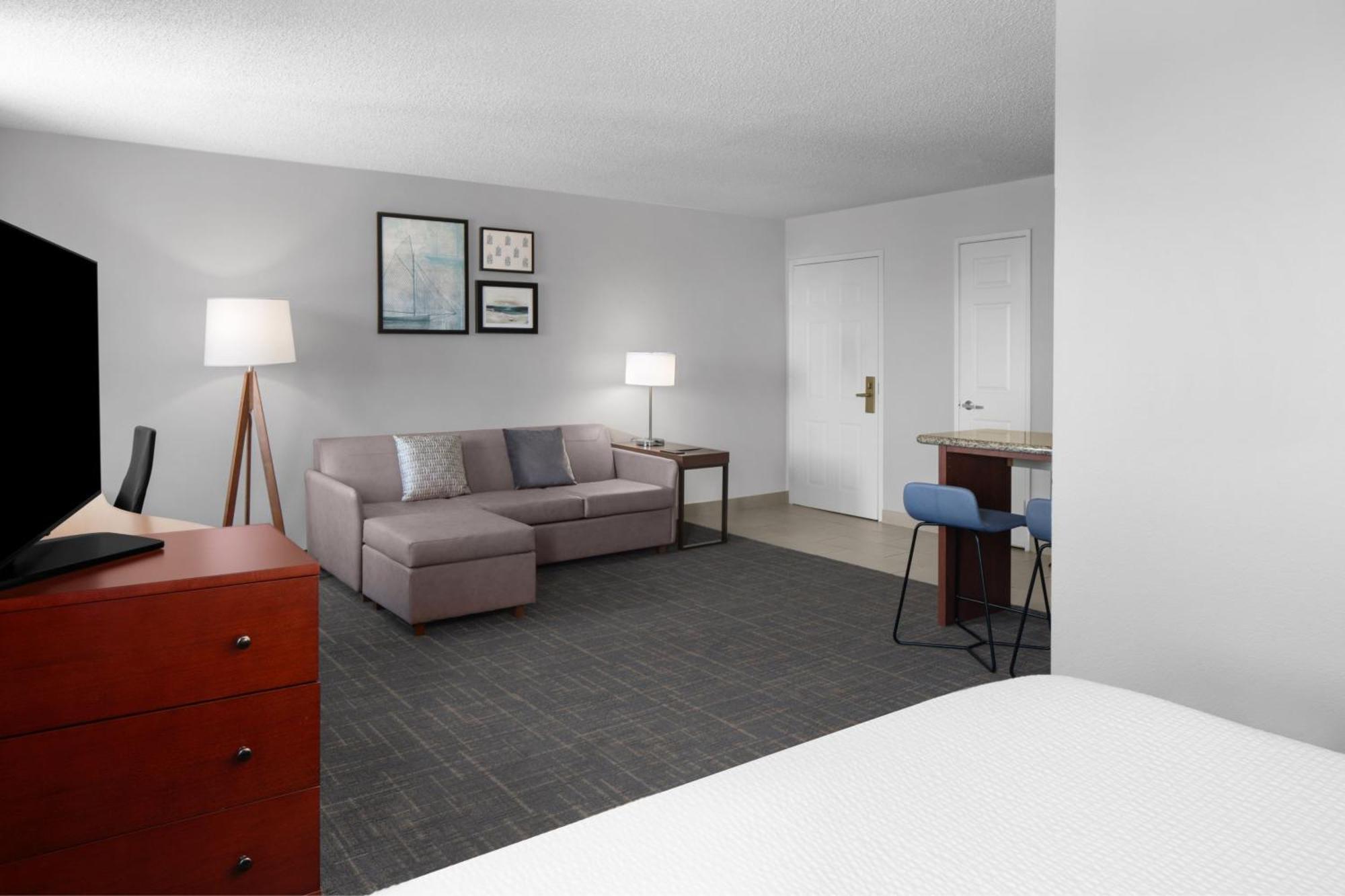 By Marriott Downtown Hotel