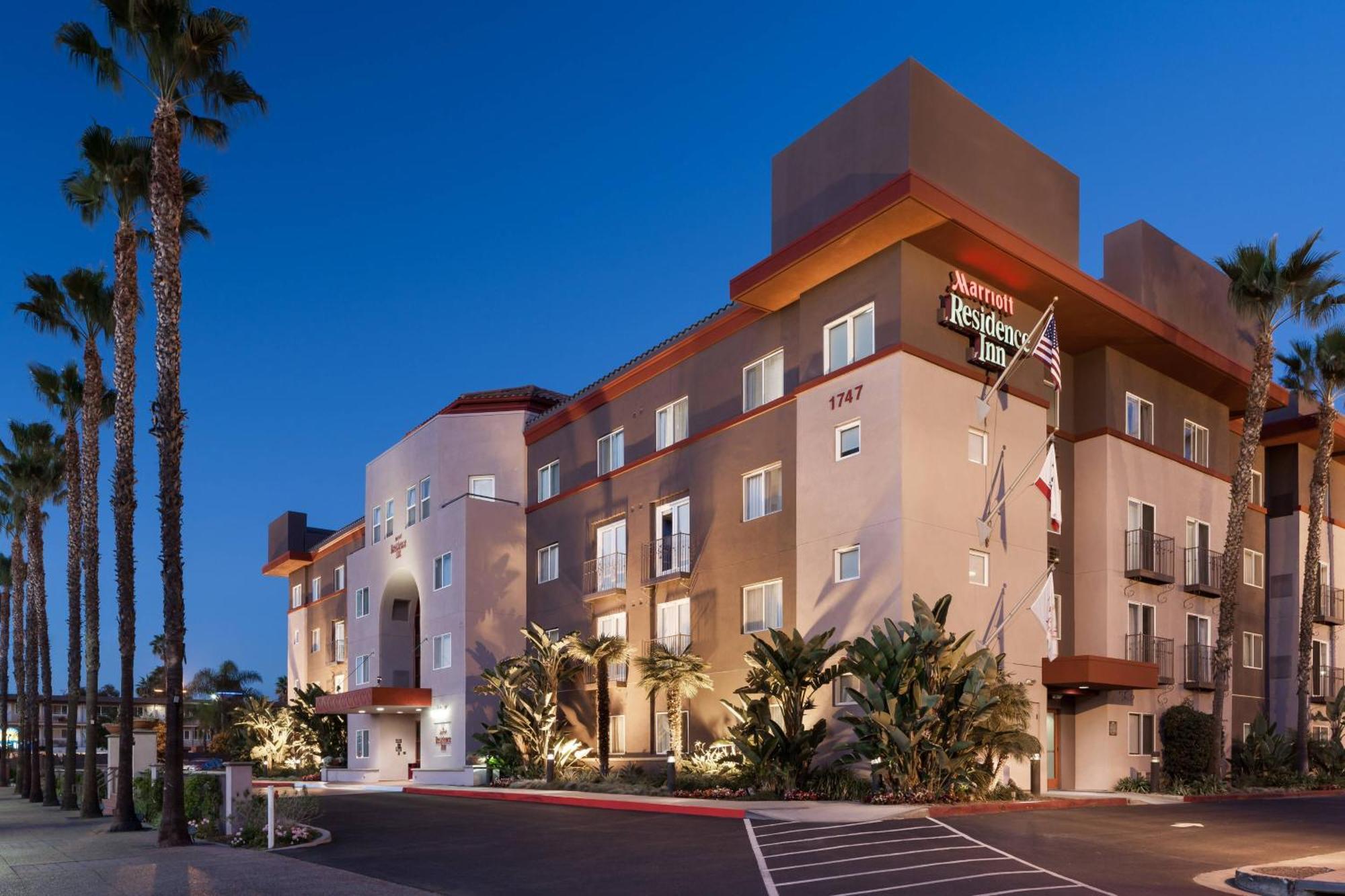 By Marriott Downtown 3*