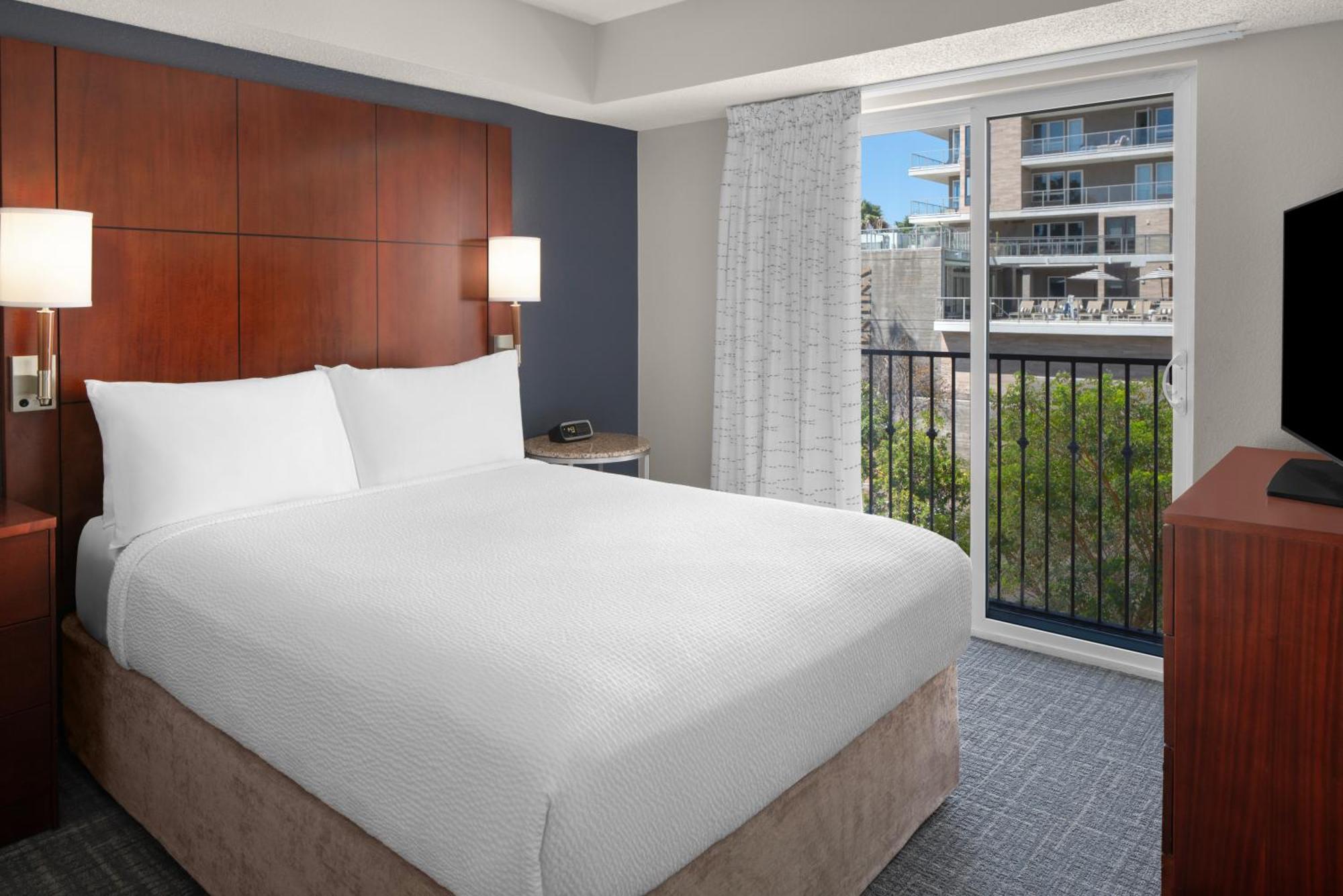 Hotel By Marriott Downtown 3*