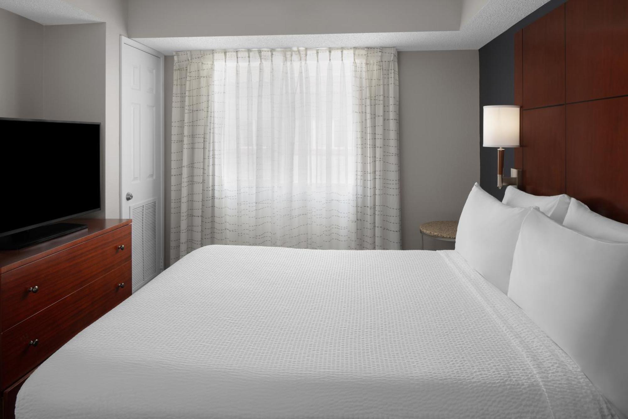Hotel By Marriott Downtown 3*
